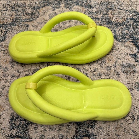 Melissa  Flip Flop Size 7 - Picture 6 of 12